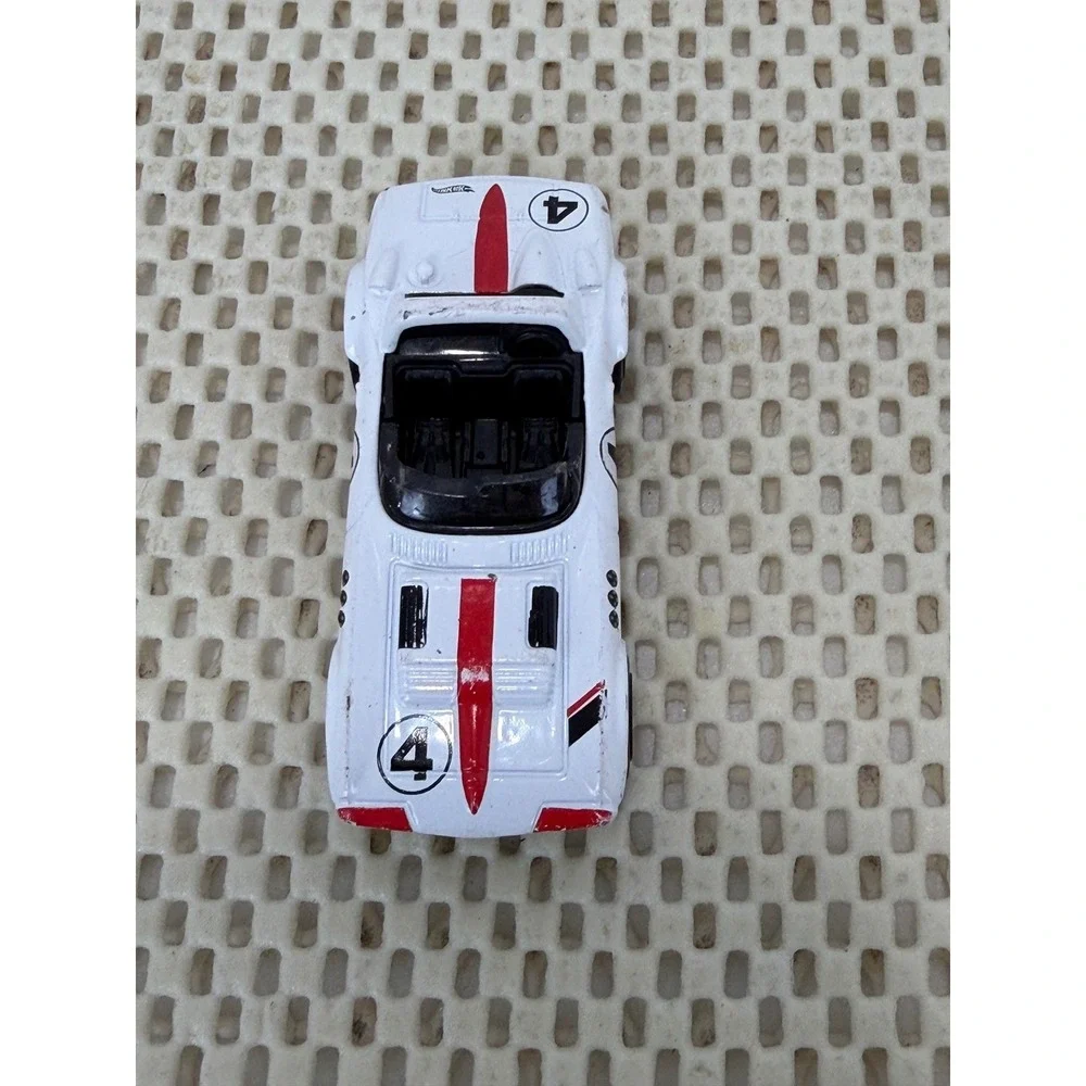 Hot Wheels 1963 Corvette Grand Sport Roadster White Red Stripe 4 Diecast Car EUC